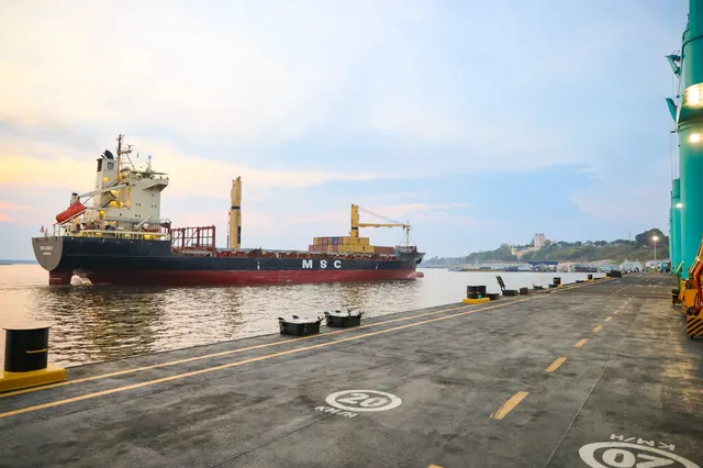 Porto da Zona Franca de Manaus sofre com seca histórica e fica sem receber navios cargueiros por mais de um mês