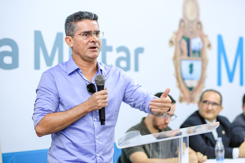 Prefeito de Manaus é denunciado pelo MP-AM por não pagar abono do Fundeb aos professores