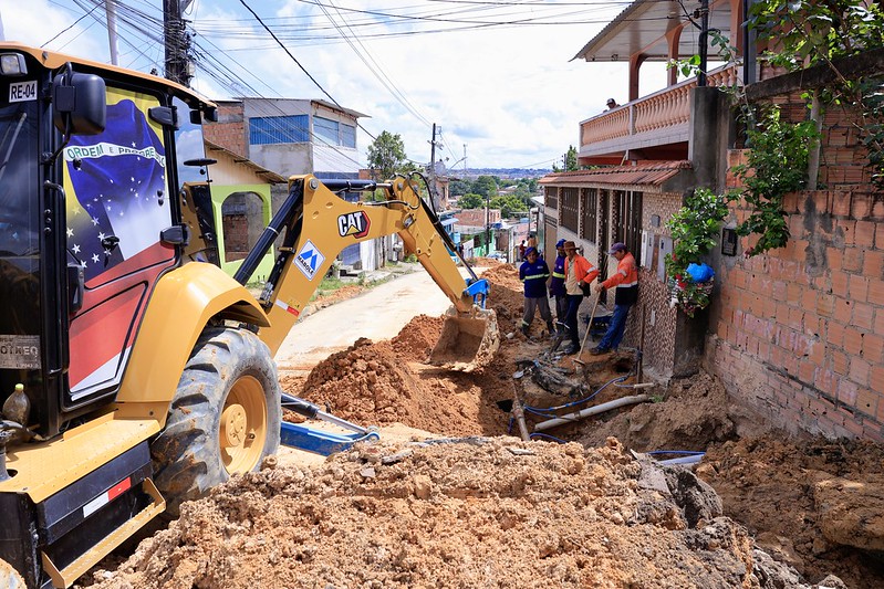 Prefeitura de Manaus faz instalação de 50 metros de drenagem profunda no bairro Tancredo Neves
