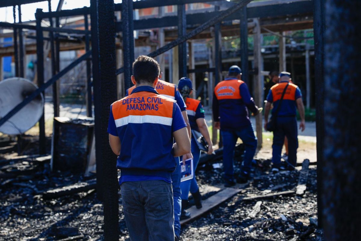 Cadastro, benefícios e suporte às famílias atingidas pelo incêndio em Nhamundá são oferecidos pelo governo.