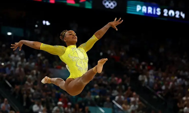 Rebeca Andrade conquista prata no individual geral na ginástica em Paris