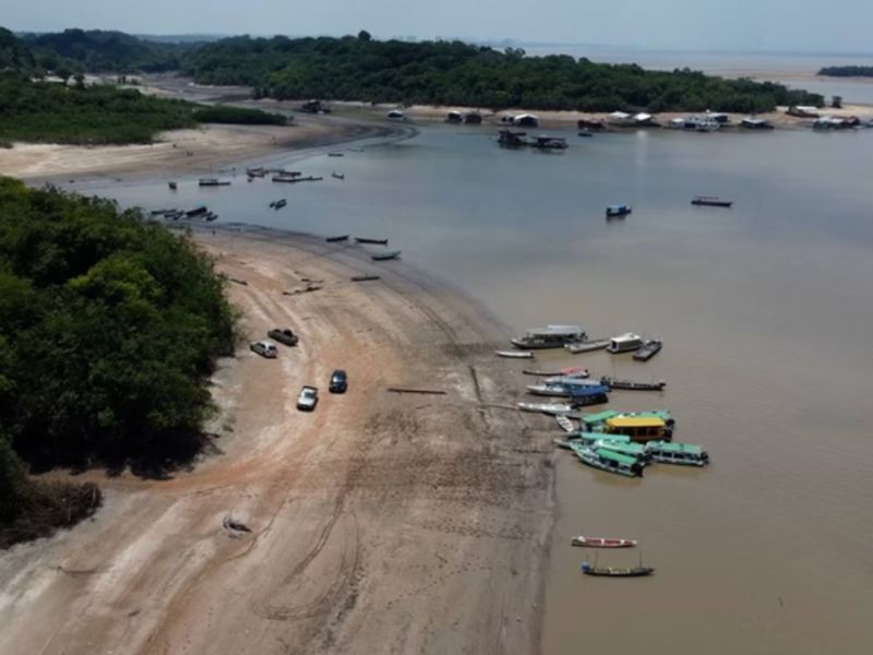 Rios da Amazônia registram níveis históricos mínimos durante seca