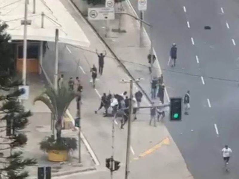 VÍDEO: Confronto violento entre torcedores de Flamengo e Vasco antecede partida