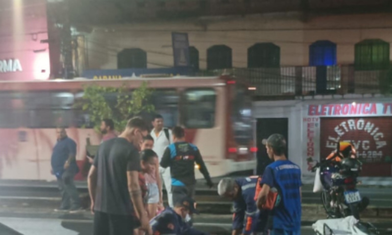 Colisão entre motocicletas resulta em três feridos em Manaus