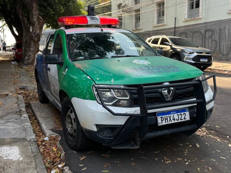 Dois são atingidos por tiros em estacionamento de bar na zona Sul de Manaus