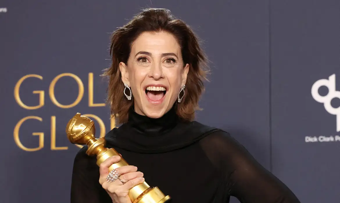 Fernanda Torres entra para a história ao conquistar Globo de Ouro por papel em Ainda Estou Aqui