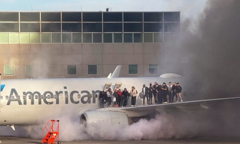 Aeronave da American Airlines incendeia e vídeos capturam o pânico dos passageiros; confira