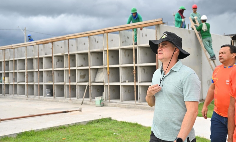 Prefeito David Almeida inspeciona expansão do cemitério vertical Nossa Senhora Aparecida