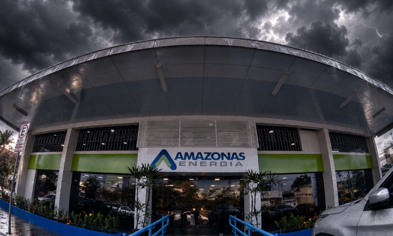 Passageira faz descoberta curiosa: absorvente encontrado dentro de capacete de moto por aplicativo em Manaus